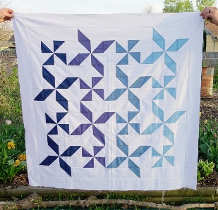 The Final Result of aBlue-and-WhitePrecut Quilt Kitwith a Pinwheel Design